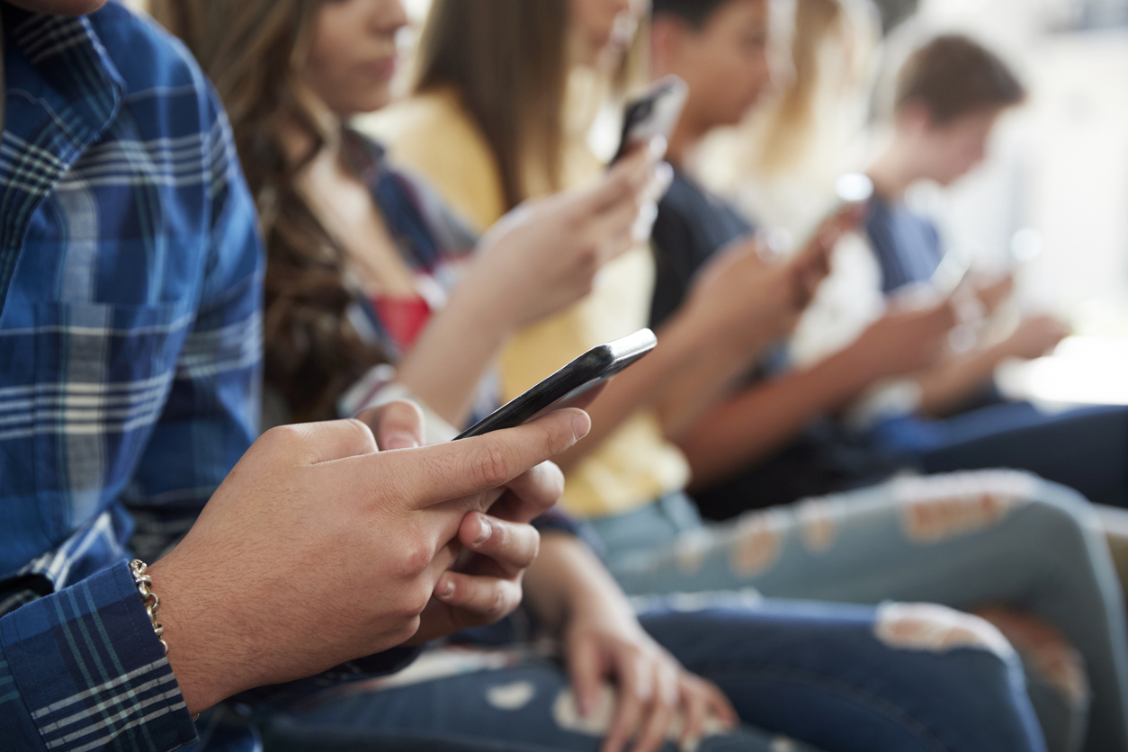 anxious-generation-social-media-phones-social-studies-students-classroom-teaching